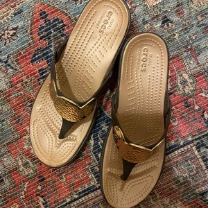Ladies size 9 Croc thongs